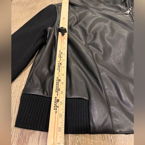 Bernardo vegan sleek jacket. Brand new! Amazing style! Black - Picture 11 of 16